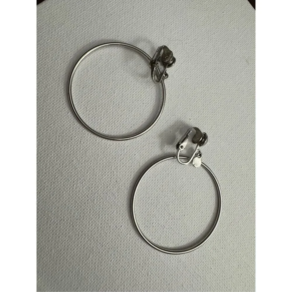 Vintage Y2K Womens Dainty Silver Tone Drop Clip On Hoop Earrings Lightweight 90s